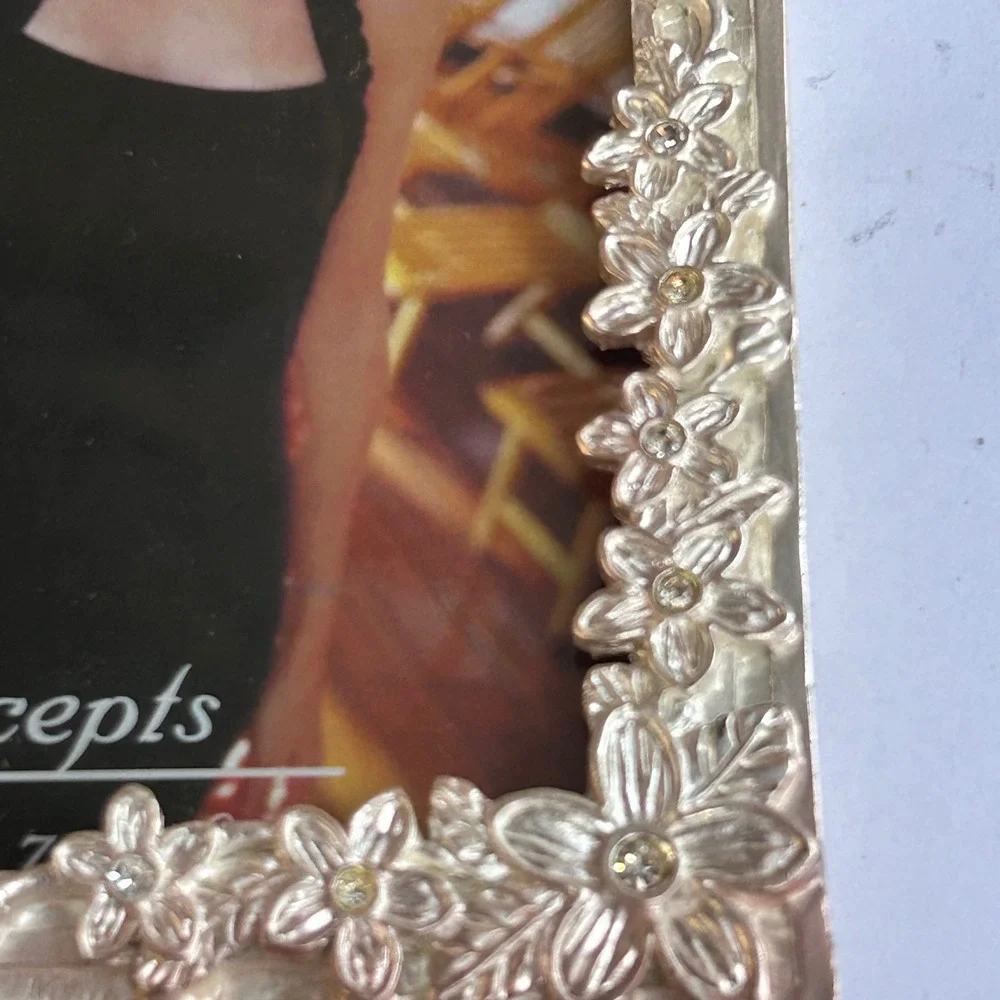 Concepts Silver Tone Floral 5x7 Picture Frame Victorian Style Roses Table Decor - Picture 4 of 11